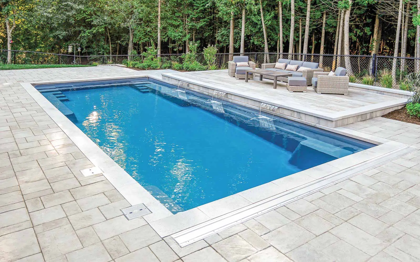 The Supreme, a fiberglass pool design manufactured by Leisure Pools