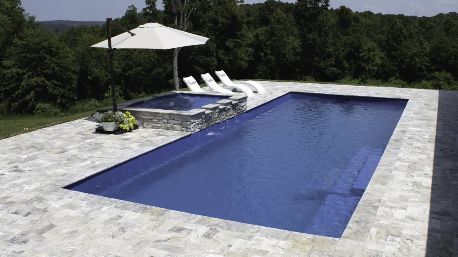 The Grand™ fiberglass pool design